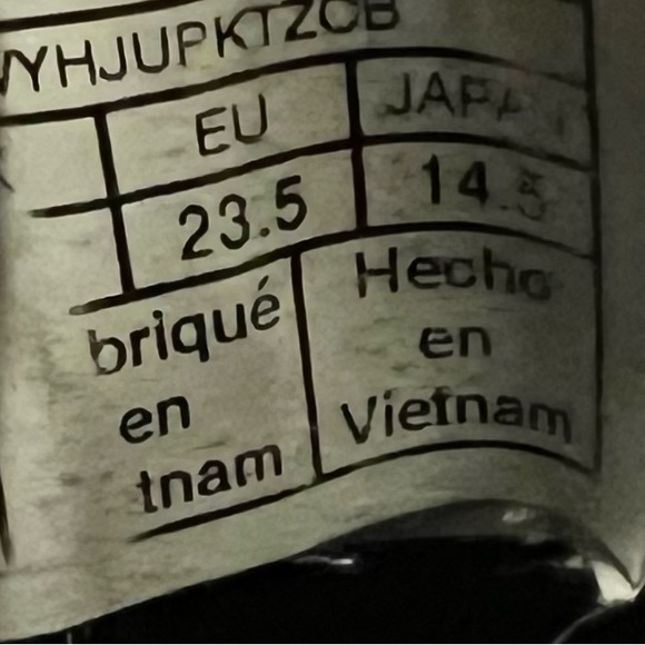 Ugg Girls Ugg Patent Leather Lynde Ankle Boots Black size US5 UK 23.5 IS 7 - Picture 8 of 9